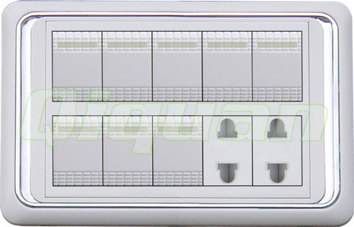 八位单控开关带二位两孔插座